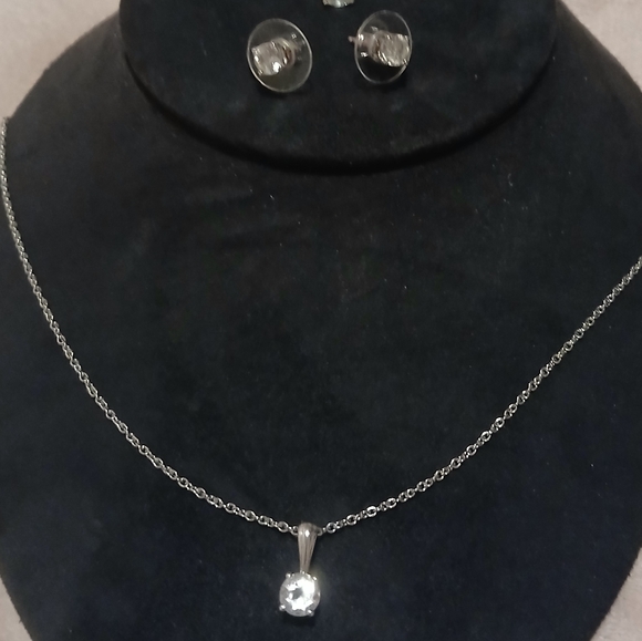 White Topaz Minimalist Set - Picture 8 of 16